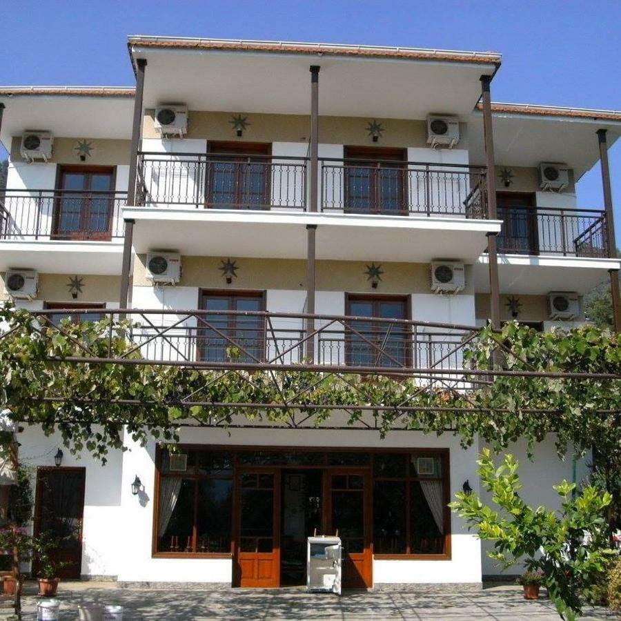 Hotel George 크리시 아모우디아 외부 사진